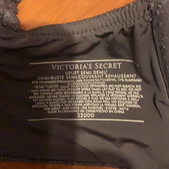 Victoria Secret Bra 32DDD - Picture 3 of 3